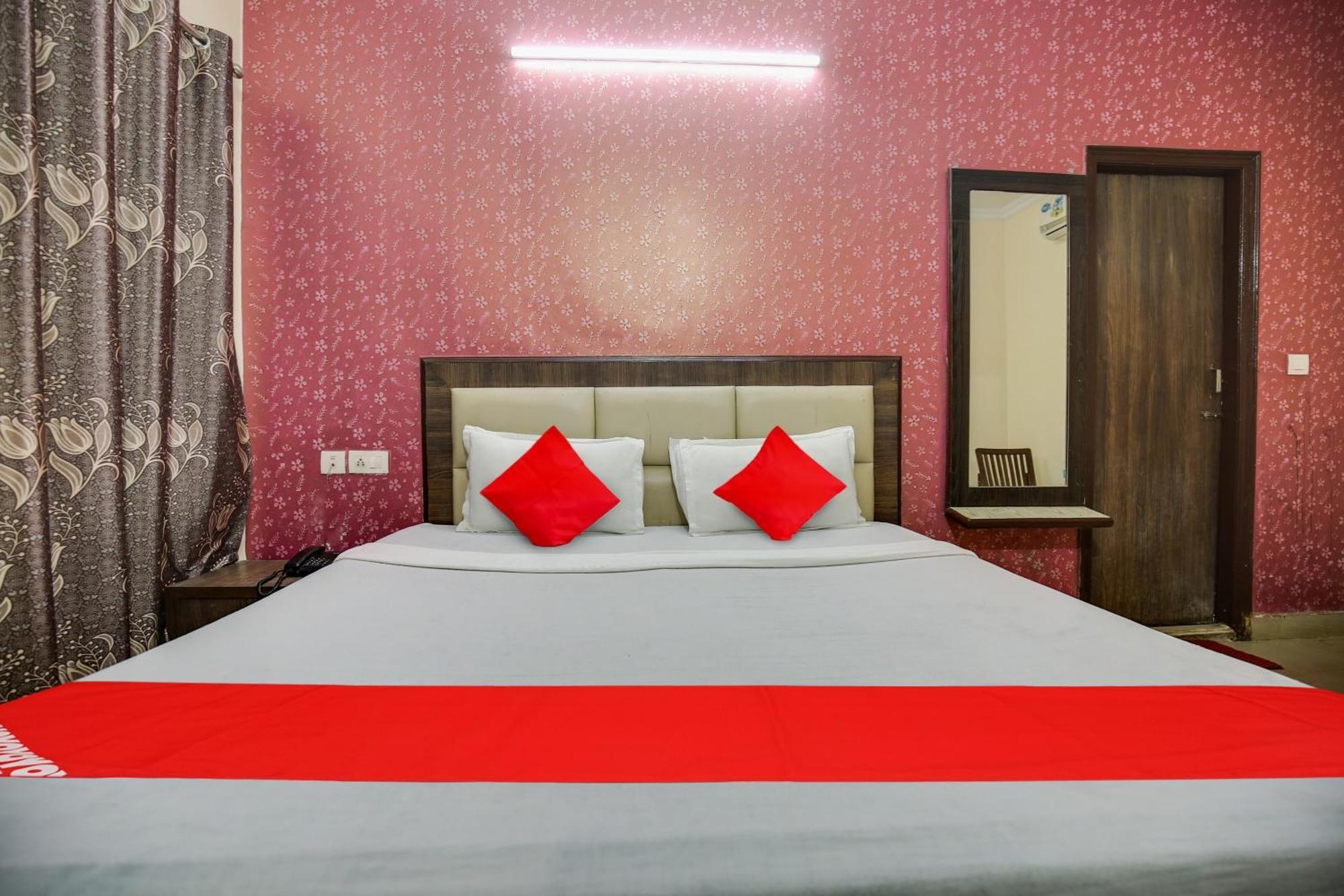 Hotel O Royal Mohali エクステリア 写真